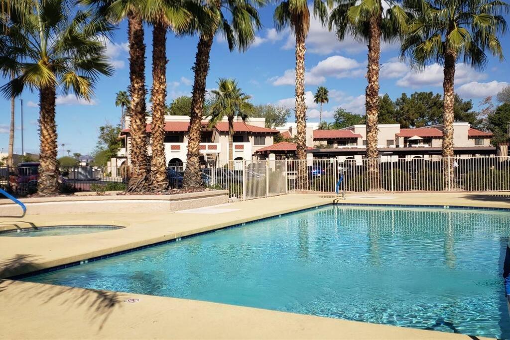 Condo With Heated Pool, Hot Tub, Near Walking Paths Glendale Exterior photo