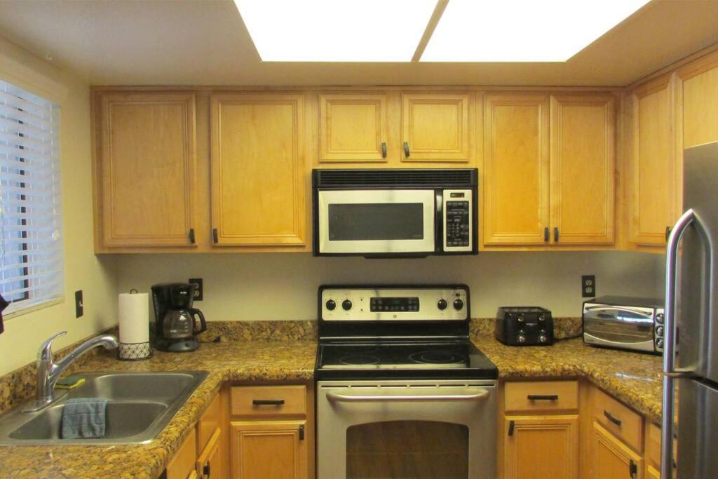 Condo With Heated Pool, Hot Tub, Near Walking Paths Glendale Exterior photo