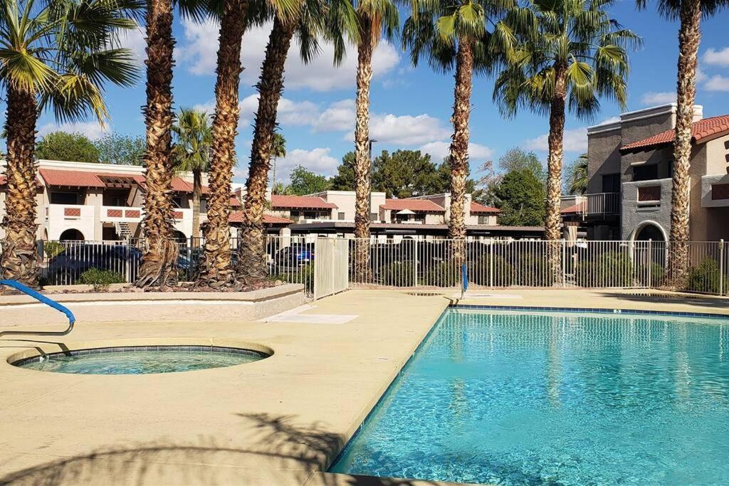 Condo With Heated Pool, Hot Tub, Near Walking Paths Glendale Exterior photo