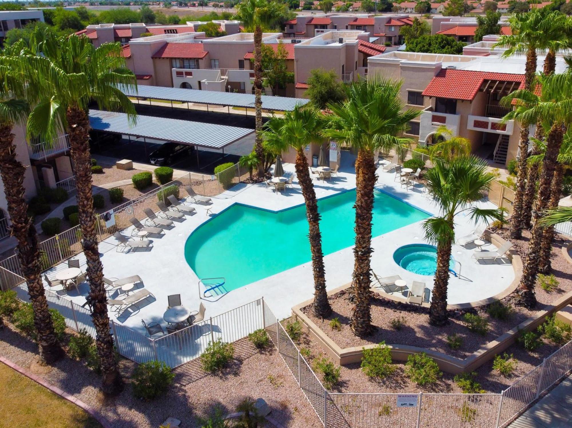 Condo With Heated Pool, Hot Tub, Near Walking Paths Glendale Exterior photo